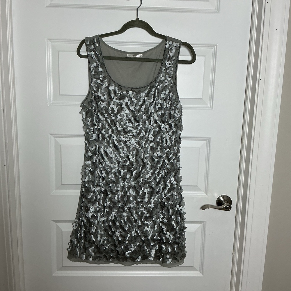 Elegant Gray Dress w/ Flowers Large